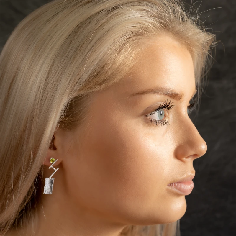Discordant earrings